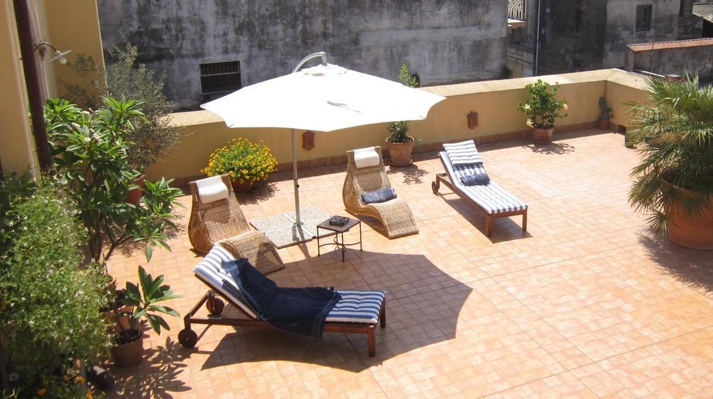 B&B Di Charme Camelie Palazzo Nicotra Riposto Exterior foto